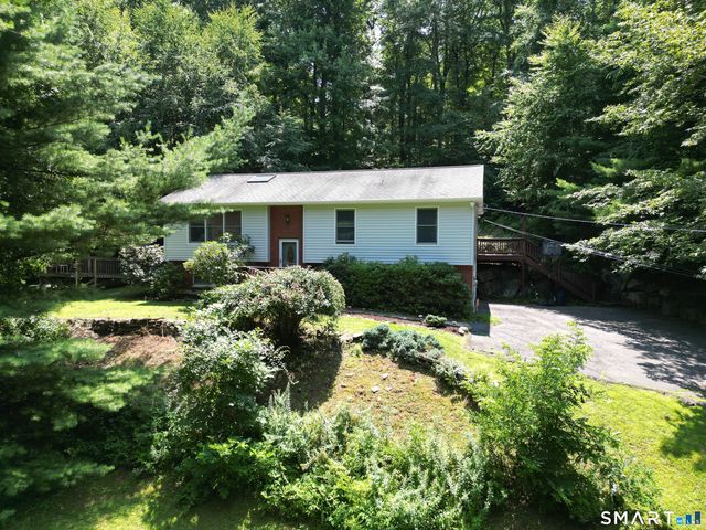 8 Old Bridge Road West, New Fairfield, CT 06812