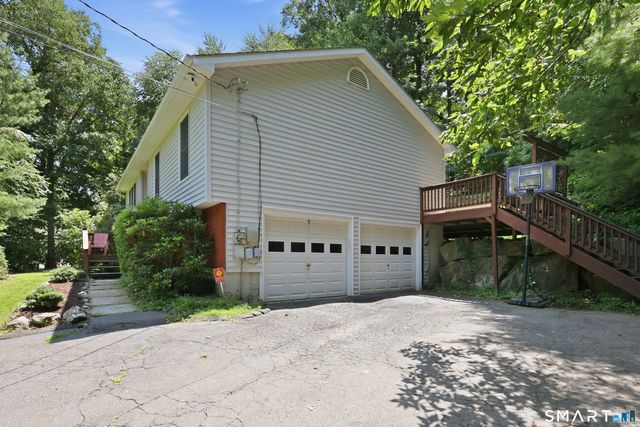 8 Old Bridge Road West, New Fairfield, CT 06812
