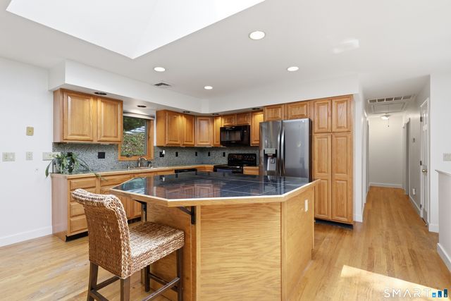8 Old Bridge Road West, New Fairfield, CT 06812