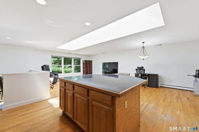 8 Old Bridge Road West, New Fairfield, CT 06812