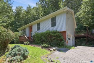 8 Old Bridge Road West, New Fairfield, CT 06812