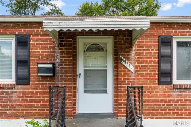 8871 Granada Place, St Louis, MO 63136