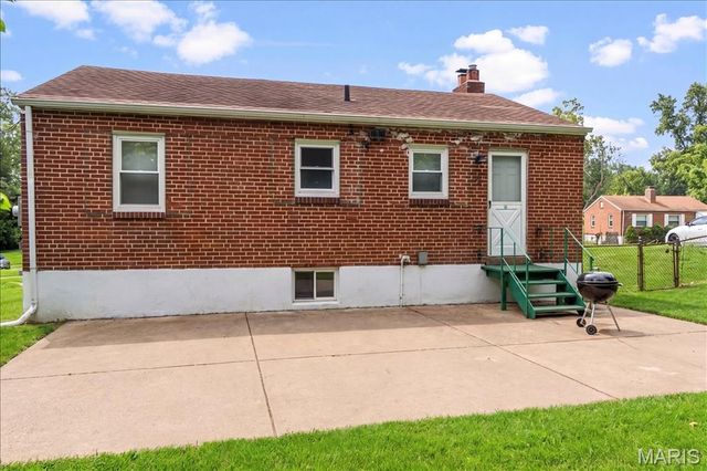 8871 Granada Place, St Louis, MO 63136