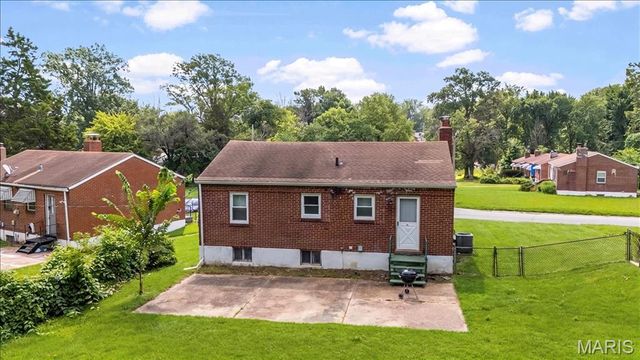 8871 Granada Place, St Louis, MO 63136