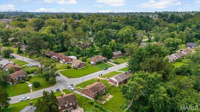 8871 Granada Place, St Louis, MO 63136