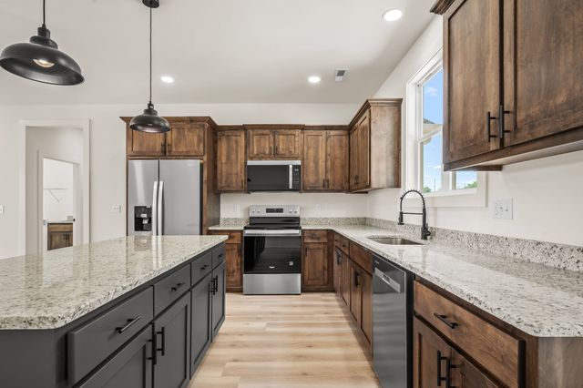 3776 Hollow Springs Rd, Bradyville, TN 37026