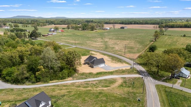 3776 Hollow Springs Rd, Bradyville, TN 37026
