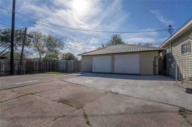 1424 Annapolis Dr, Corpus Christi, TX 78415