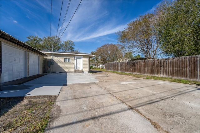 1424 Annapolis Dr, Corpus Christi, TX 78415