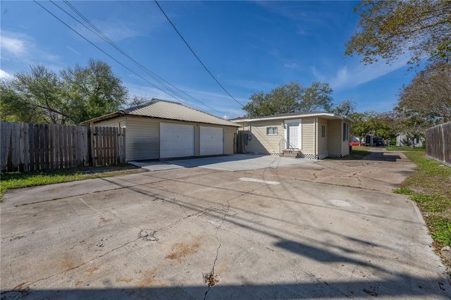 1424 Annapolis Dr, Corpus Christi, TX 78415