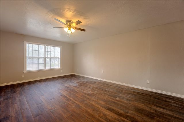 1424 Annapolis Dr, Corpus Christi, TX 78415