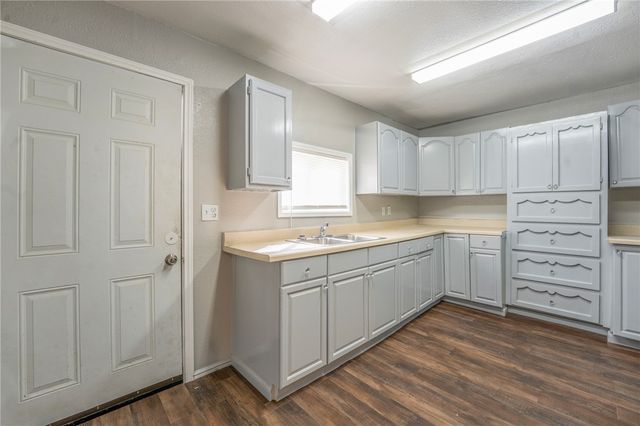 1424 Annapolis Dr, Corpus Christi, TX 78415