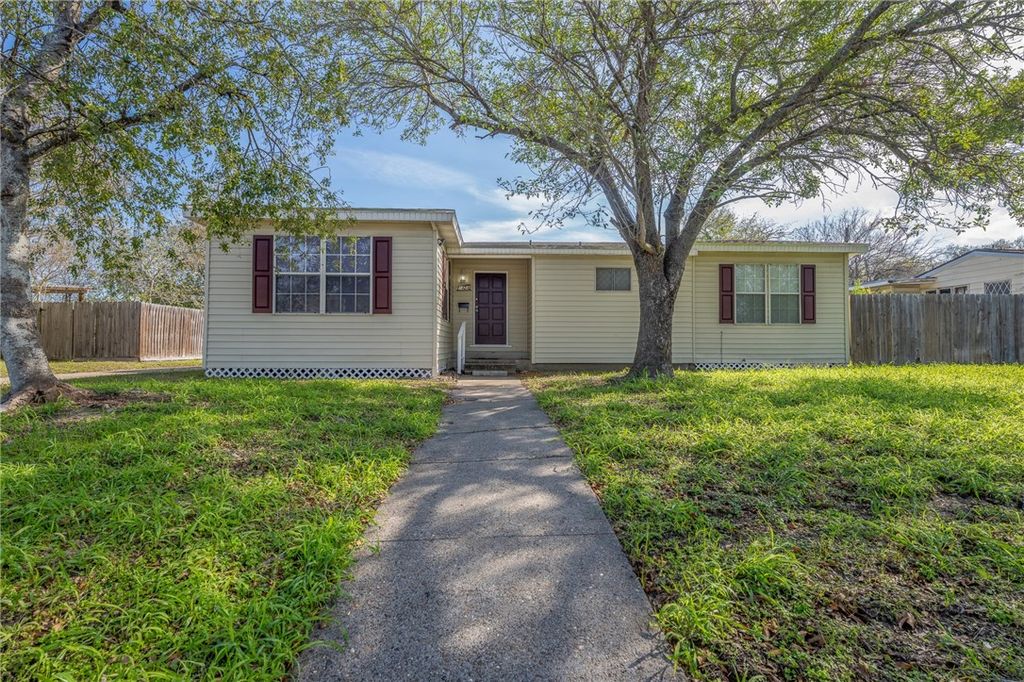 1424 Annapolis Dr, Corpus Christi, TX 78415