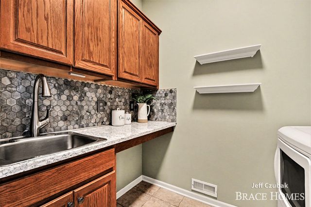 3573 Mill Point Drive Se, City Of Kentwood, MI 49512
