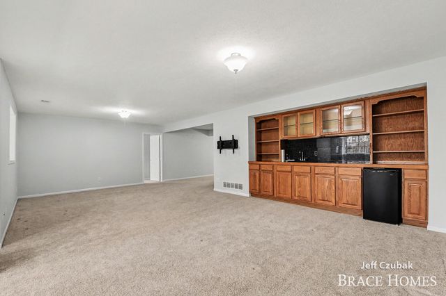 3573 Mill Point Drive Se, City Of Kentwood, MI 49512
