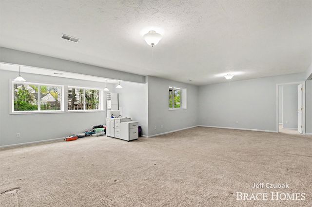 3573 Mill Point Drive Se, City Of Kentwood, MI 49512