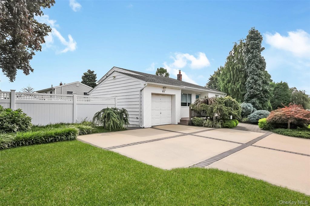 65 Graham Street, Farmingdale, NY 11735 — photo 3