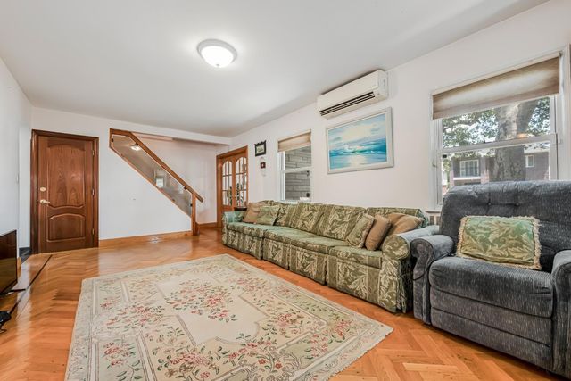 7562 177th Street, Fresh Meadows, NY 11366