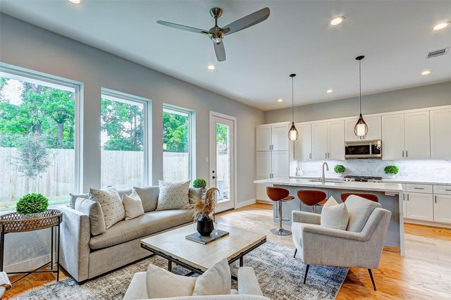 1844 W Tidwell Road, Houston, TX 77091