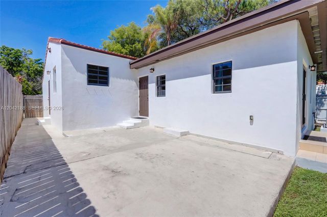322 SW 18th Road, Miami, FL 33129