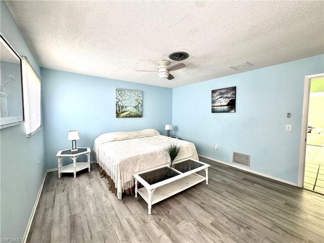 1048 Porpoise RD, Venice, FL 34293