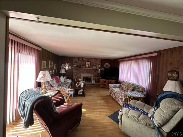 10275 Caughdenoy Road, Clay, NY 13029