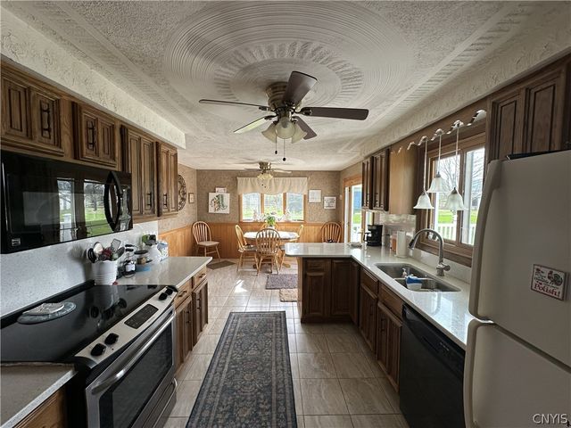 10275 Caughdenoy Road, Clay, NY 13029