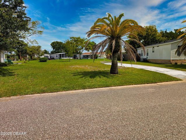 8 Applewood Circle, South Daytona, FL 32119