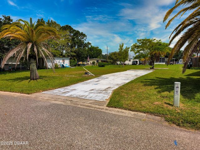 8 Applewood Circle, South Daytona, FL 32119