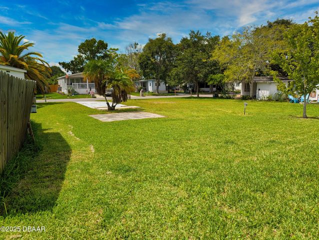 8 Applewood Circle, South Daytona, FL 32119