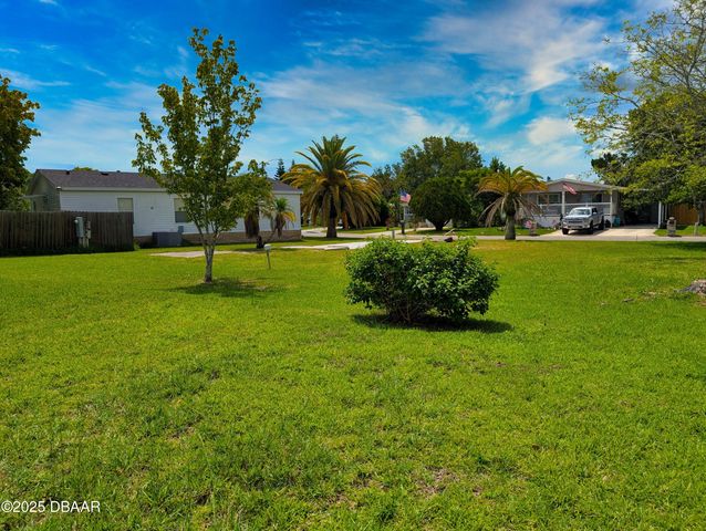 8 Applewood Circle, South Daytona, FL 32119