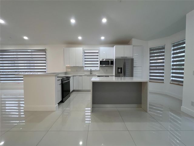 853 NW 131st Ave, Pembroke Pines, FL 33028