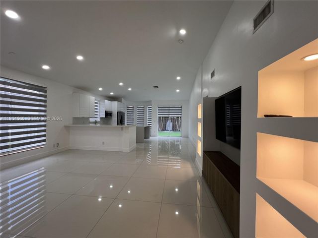 853 NW 131st Ave, Pembroke Pines, FL 33028