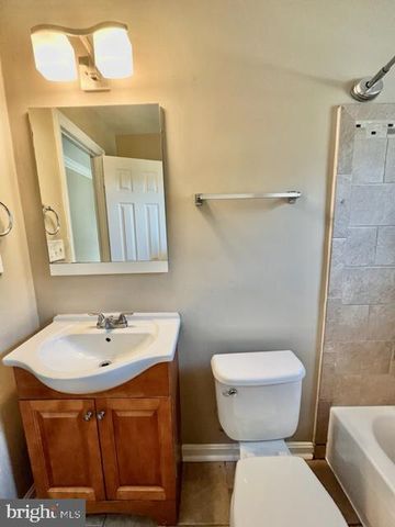 5128 MANGUM RD, College Park, MD 20740