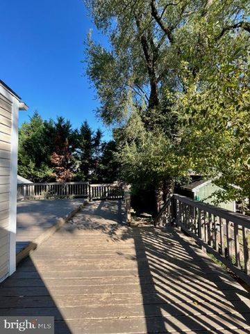 5128 MANGUM RD, College Park, MD 20740