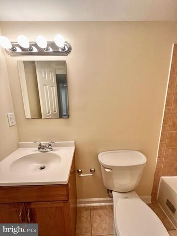 5128 MANGUM RD, College Park, MD 20740