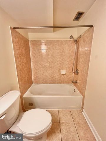 5128 MANGUM RD, College Park, MD 20740