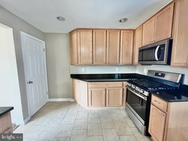 5128 MANGUM RD, College Park, MD 20740