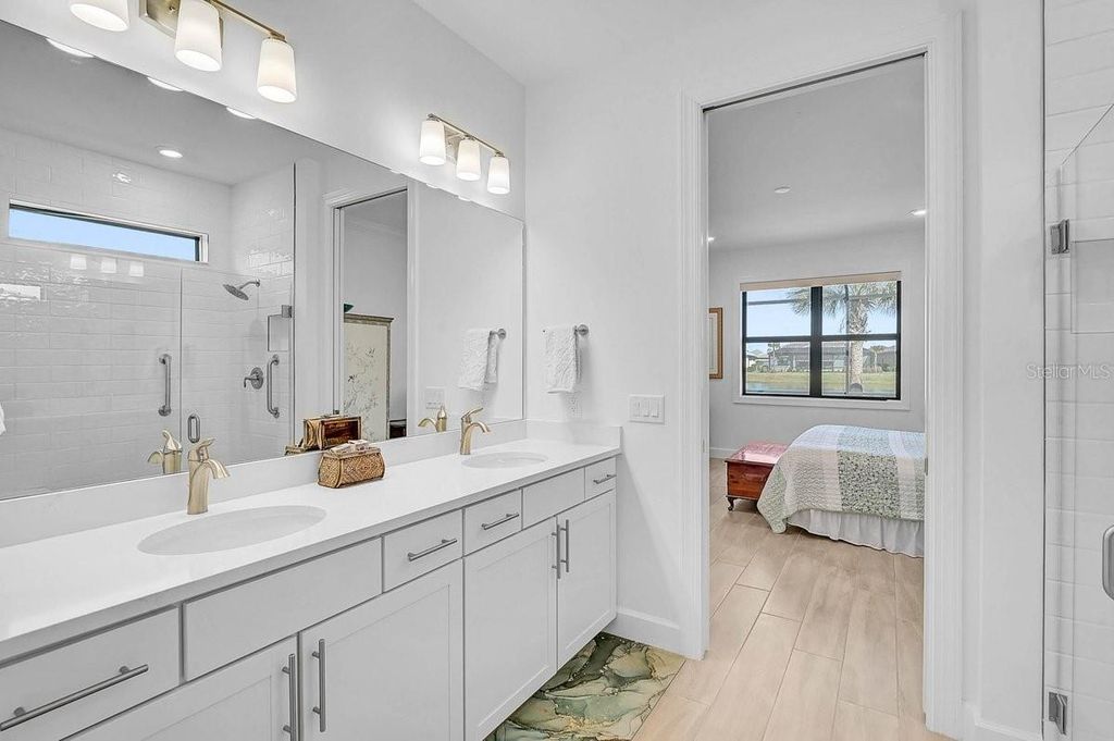 Image 14 of property listing at 7710 SUMMERLAND COVE, Bradenton, FL 34202