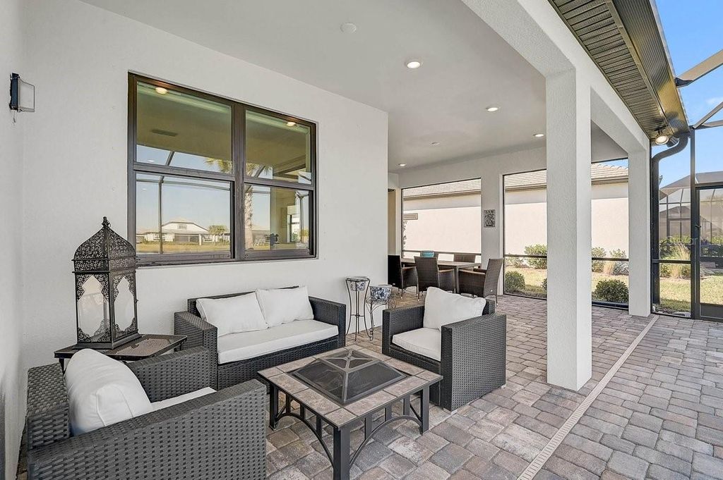 Image 21 of property listing at 7710 SUMMERLAND COVE, Bradenton, FL 34202