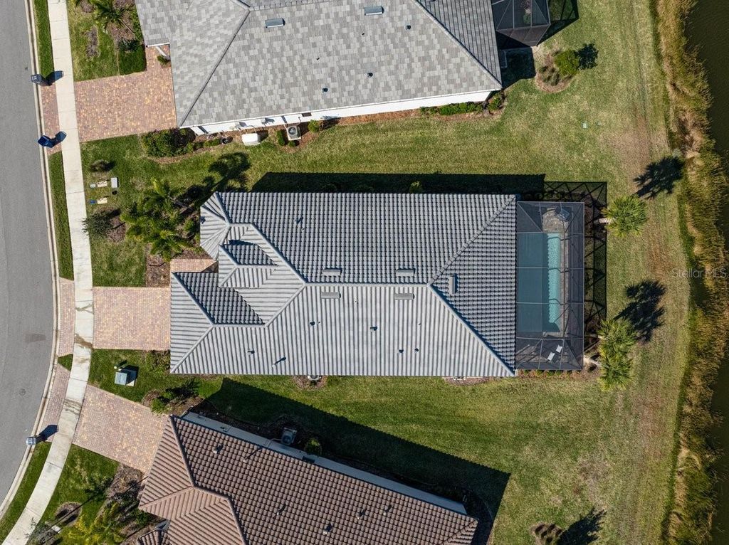 Image 25 of property listing at 7710 SUMMERLAND COVE, Bradenton, FL 34202