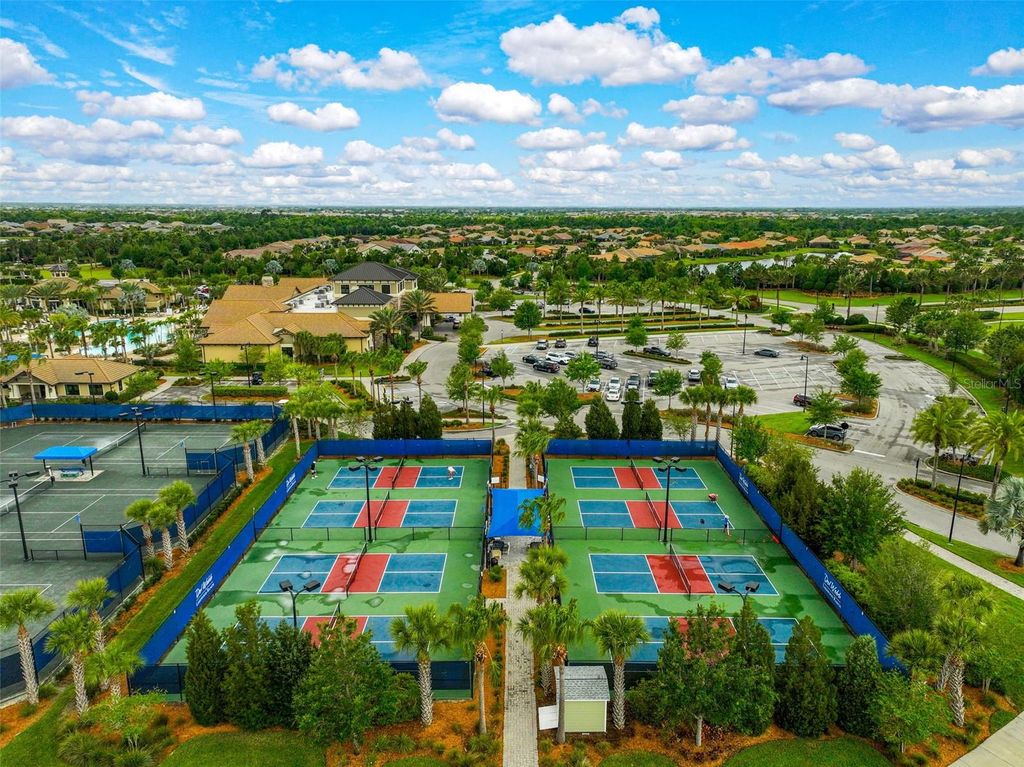 Image 30 of property listing at 7710 SUMMERLAND COVE, Bradenton, FL 34202