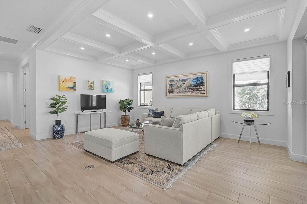 Image 4 of property listing at 7710 SUMMERLAND COVE, Bradenton, FL 34202