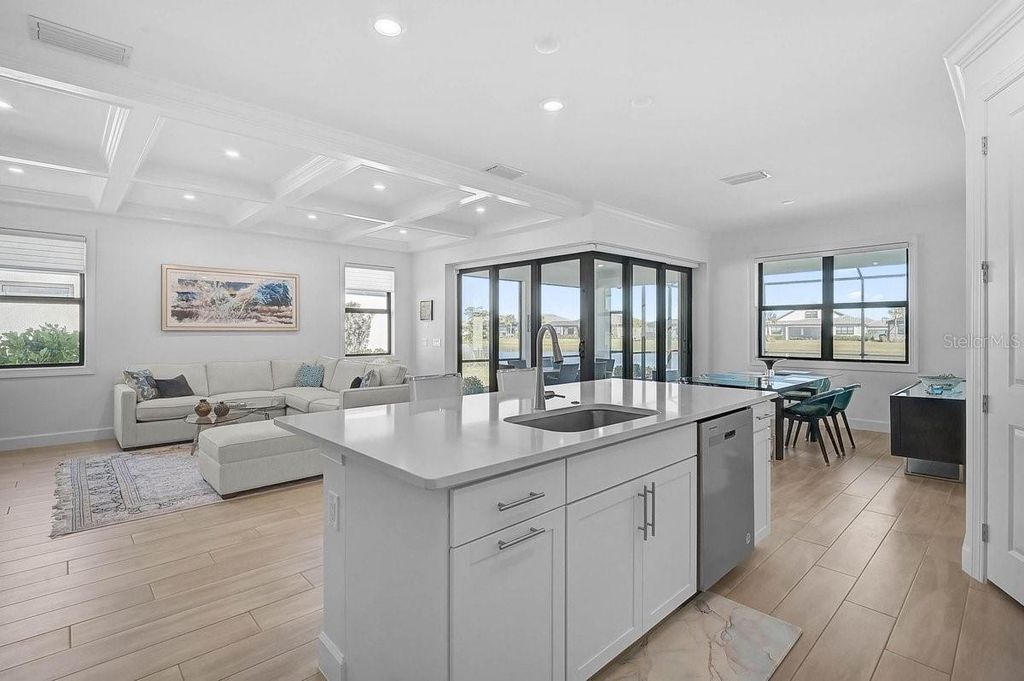 Image 9 of property listing at 7710 SUMMERLAND COVE, Bradenton, FL 34202