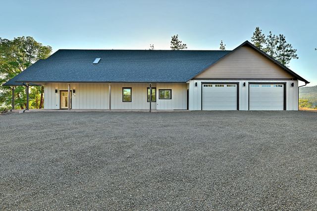 110 McDonalds Way, White City, OR 97503
