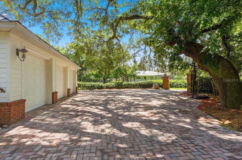 Image 4 of property listing at 1645 CRUMP ROAD, Winter Haven, FL 33881