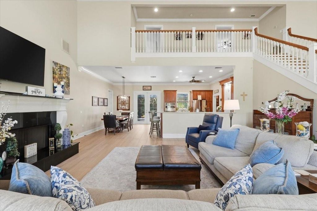Image 7 of property listing at 1645 CRUMP ROAD, Winter Haven, FL 33881
