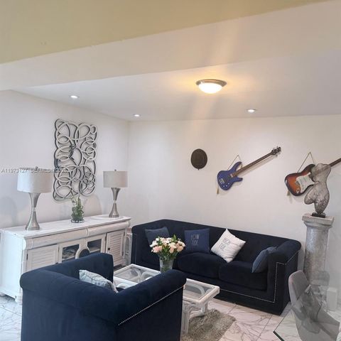 1281 NW 31st Ave, Miami, FL 33125