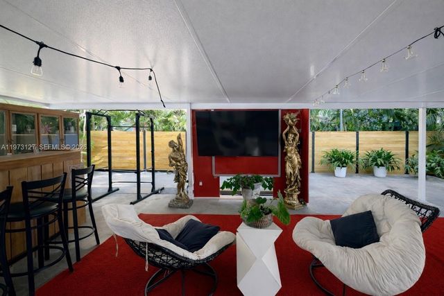 1281 NW 31st Ave, Miami, FL 33125