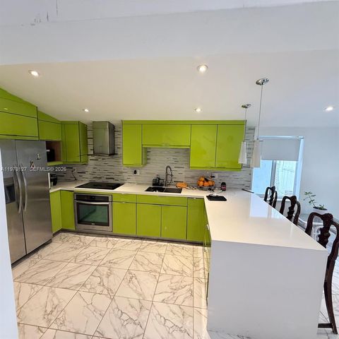 1281 NW 31st Ave, Miami, FL 33125